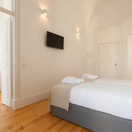 Bed & Breakfast Feels Like Chiado Prime